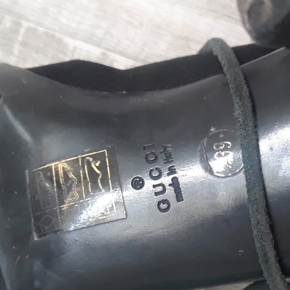 GUCCI FUR LINED BOOTS..RARE FIND.. - Picture 6 of 11